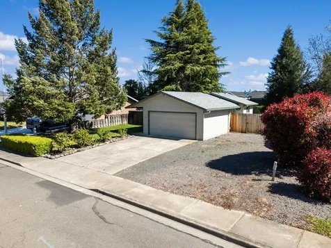 519 Glenn Way Central Point OR 97502
