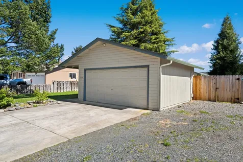 519 Glenn Way Central Point OR 97502