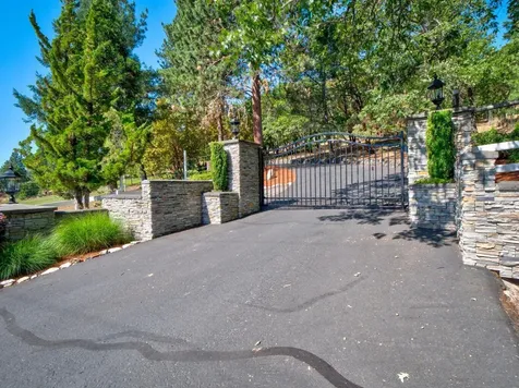 2555 Old Military Road Central Point OR 97502