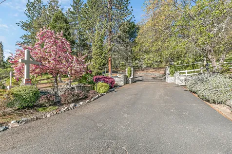 2555 Old Military Road Central Point OR 97502