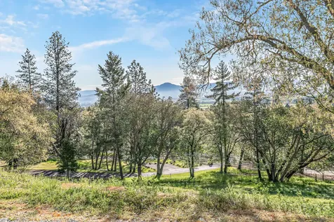 2555 Old Military Road Central Point OR 97502