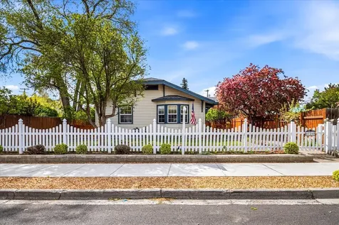 726 NW Birch Avenue Redmond OR 97756