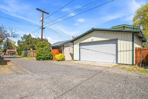 726 NW Birch Avenue Redmond OR 97756