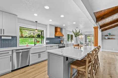 4131 W Griffin Creek Road Medford OR 97501