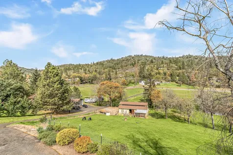4131 W Griffin Creek Road Medford OR 97501