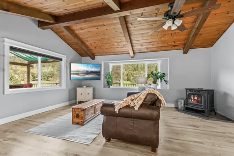 4131 W Griffin Creek Road Medford OR 97501