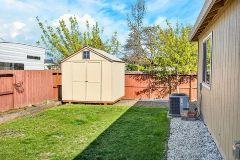 3851 Valley Meadows Drive White City OR 97503