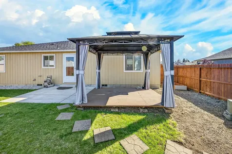 3851 Valley Meadows Drive White City OR 97503