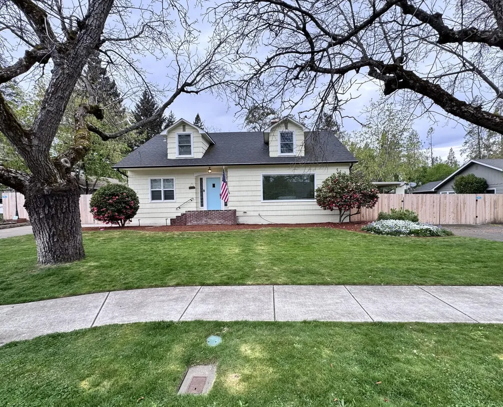 736 NW 3rd Street Grants Pass OR 97526