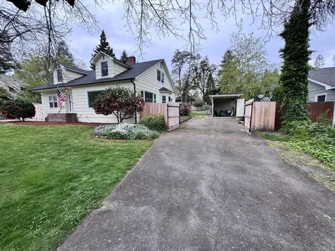 736 NW 3rd Street Grants Pass OR 97526