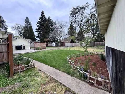 736 NW 3rd Street Grants Pass OR 97526