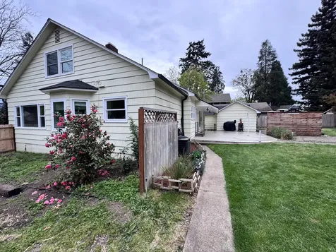 736 NW 3rd Street Grants Pass OR 97526