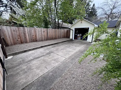 736 NW 3rd Street Grants Pass OR 97526