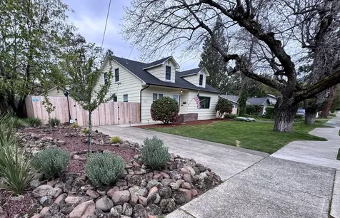 736 NW 3rd Street Grants Pass OR 97526