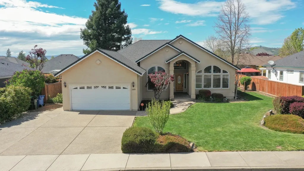 160 Keystone Way Eagle Point OR 97524