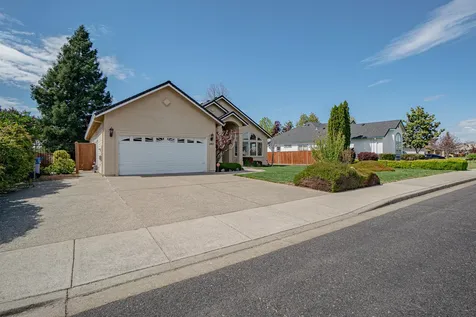 160 Keystone Way Eagle Point OR 97524