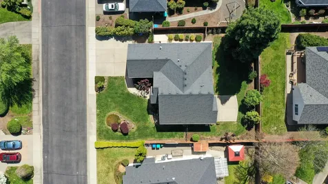 160 Keystone Way Eagle Point OR 97524