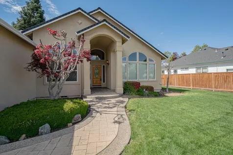 160 Keystone Way Eagle Point OR 97524