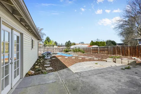 2987 Delta Waters Road Medford OR 97504