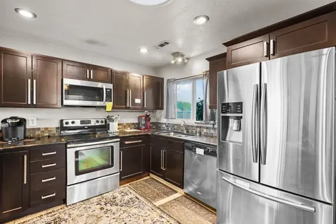 2987 Delta Waters Road Medford OR 97504