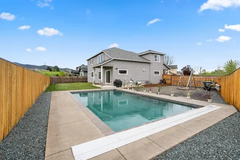 232 Willow Springs Drive Talent OR 97540