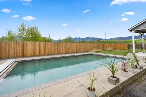 232 Willow Springs Drive Talent OR 97540