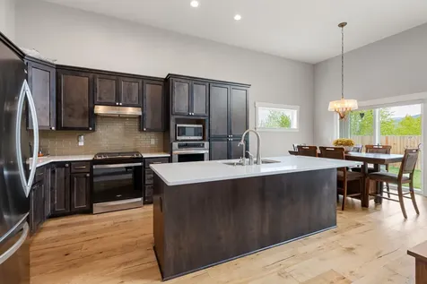 232 Willow Springs Drive Talent OR 97540