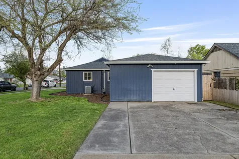 943 Winchester Avenue Medford OR 97501