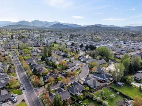 1206 Devonshire Way Grants Pass OR 97527