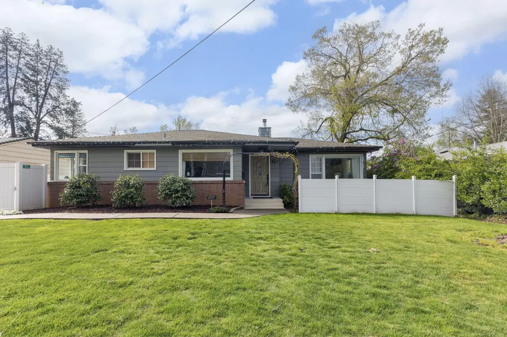 727 NE Memorial Drive Grants Pass OR 97526