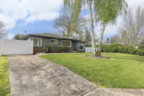 727 NE Memorial Drive Grants Pass OR 97526