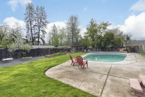 727 NE Memorial Drive Grants Pass OR 97526
