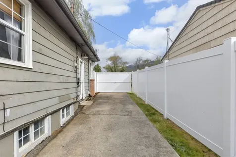 727 NE Memorial Drive Grants Pass OR 97526