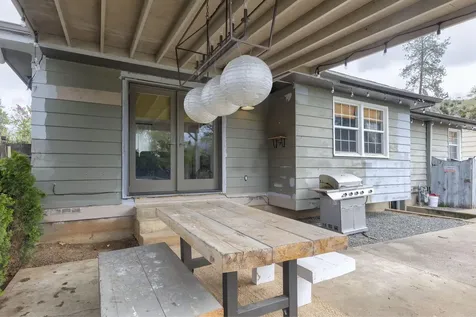 727 NE Memorial Drive Grants Pass OR 97526