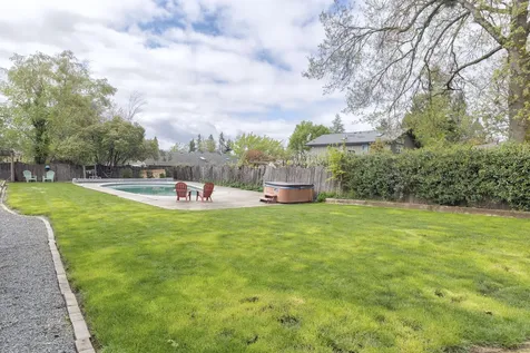 727 NE Memorial Drive Grants Pass OR 97526