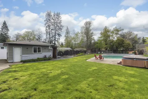 727 NE Memorial Drive Grants Pass OR 97526