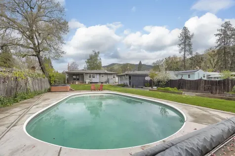727 NE Memorial Drive Grants Pass OR 97526