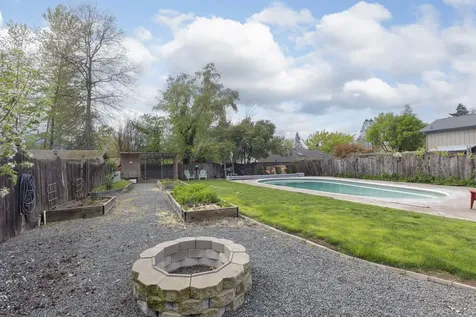 727 NE Memorial Drive Grants Pass OR 97526