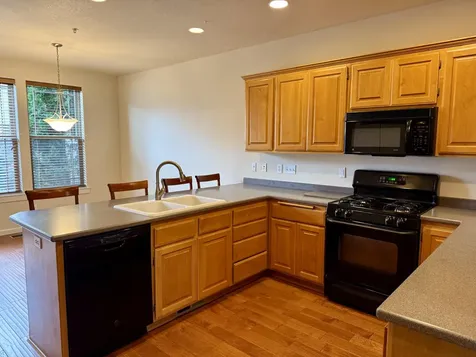 2221 Dollarhide Way Ashland OR 97520