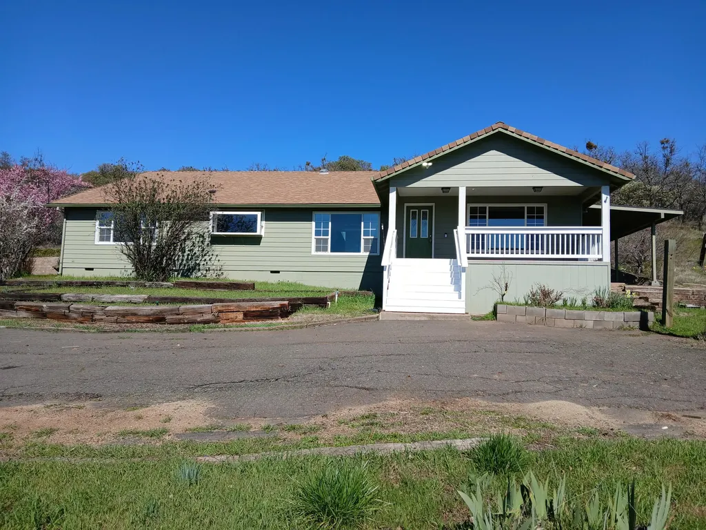 1360 W Linn Road Eagle Point OR 97524