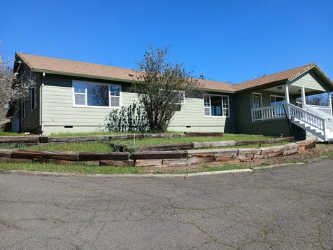 1360 W Linn Road Eagle Point OR 97524