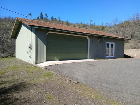 1360 W Linn Road Eagle Point OR 97524