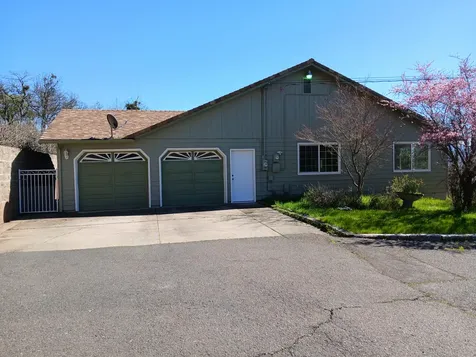 1360 W Linn Road Eagle Point OR 97524