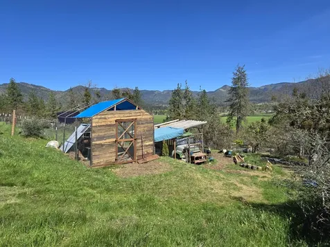 12726 Water Gap Road Williams OR 97544