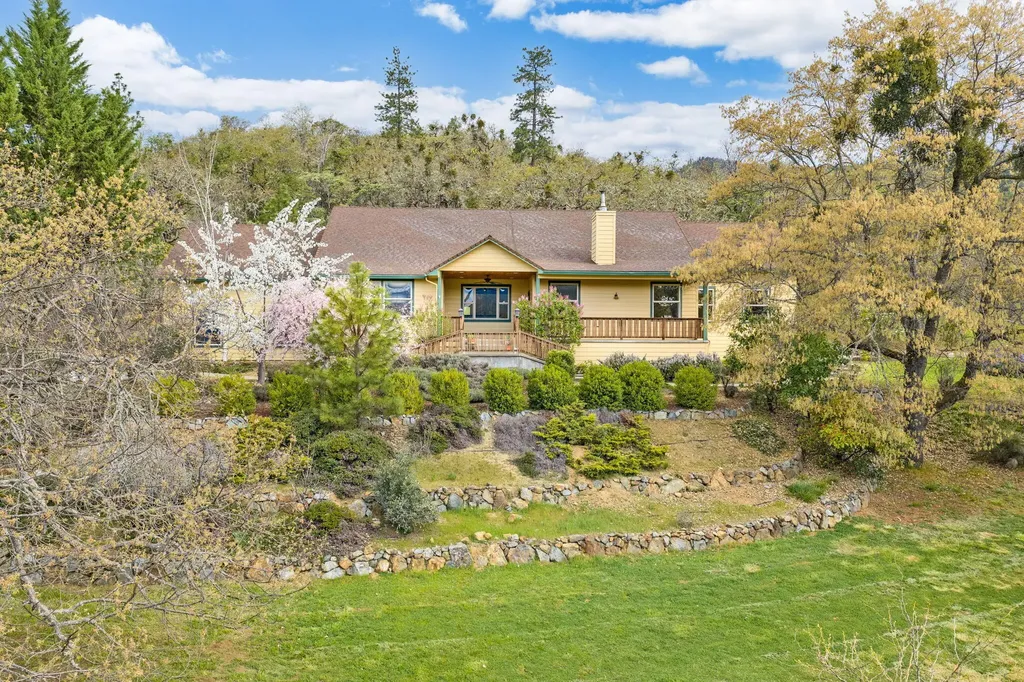 240 Mina Lane Grants Pass OR 97526