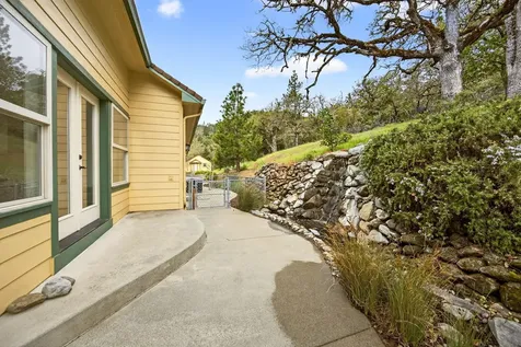 240 Mina Lane Grants Pass OR 97526