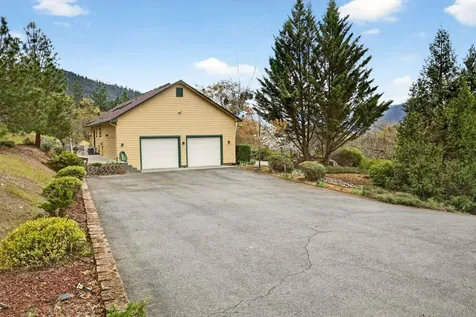 240 Mina Lane Grants Pass OR 97526