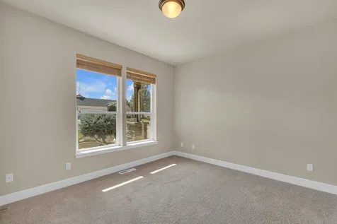 4013 SW Tommy Armour Lane Redmond OR 97756