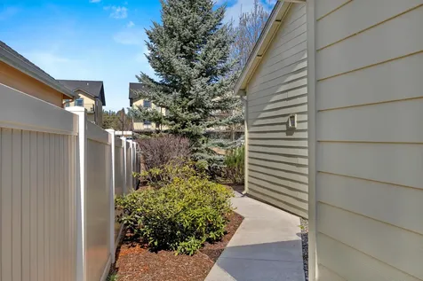 4013 SW Tommy Armour Lane Redmond OR 97756