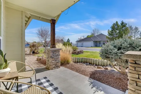 4013 SW Tommy Armour Lane Redmond OR 97756